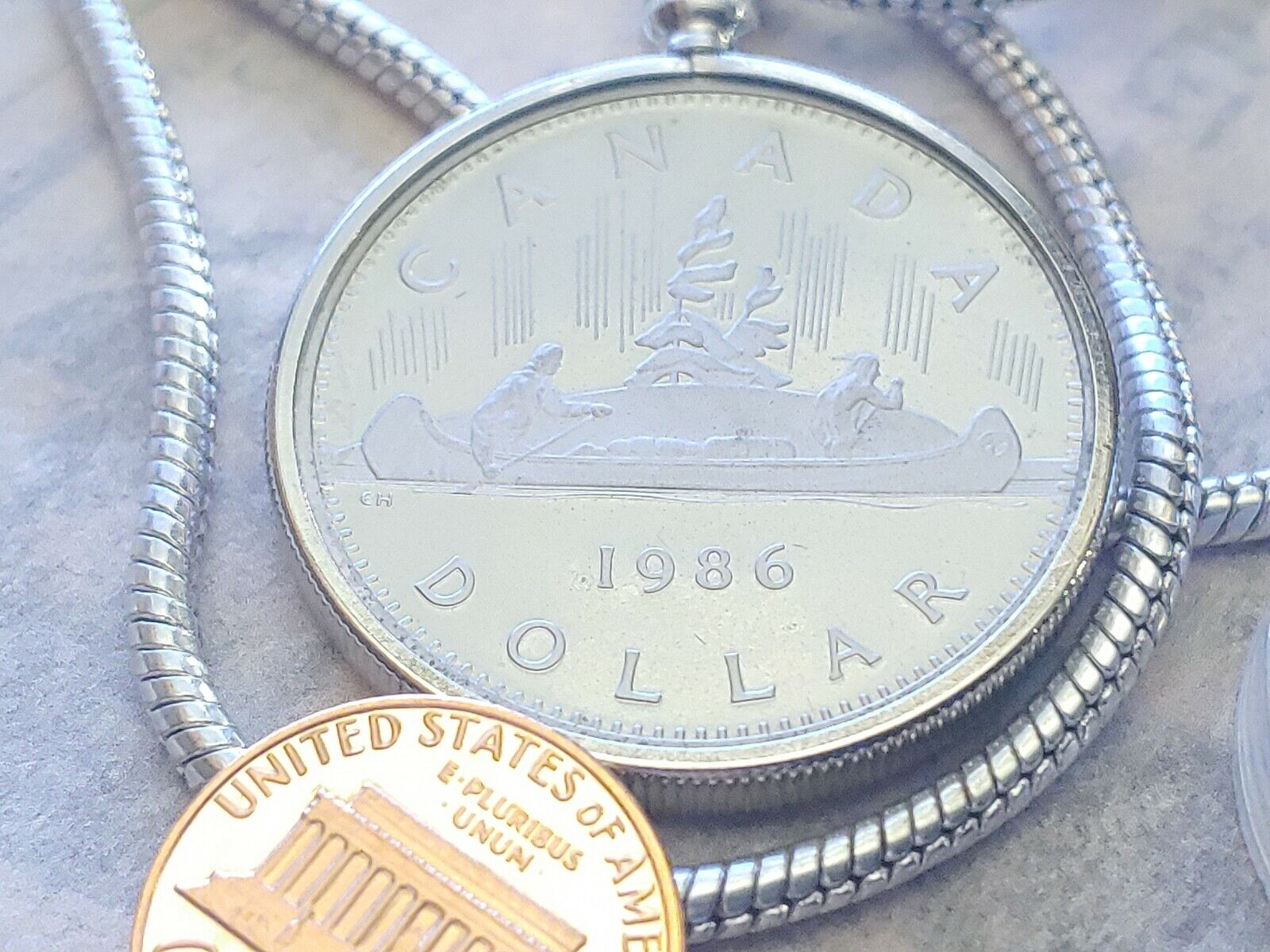 1986 CANADA Voyageur Dollar Coin Pendant on a 24"  18KGF White Gold Filled Chain Everymagicalday - фотография #4