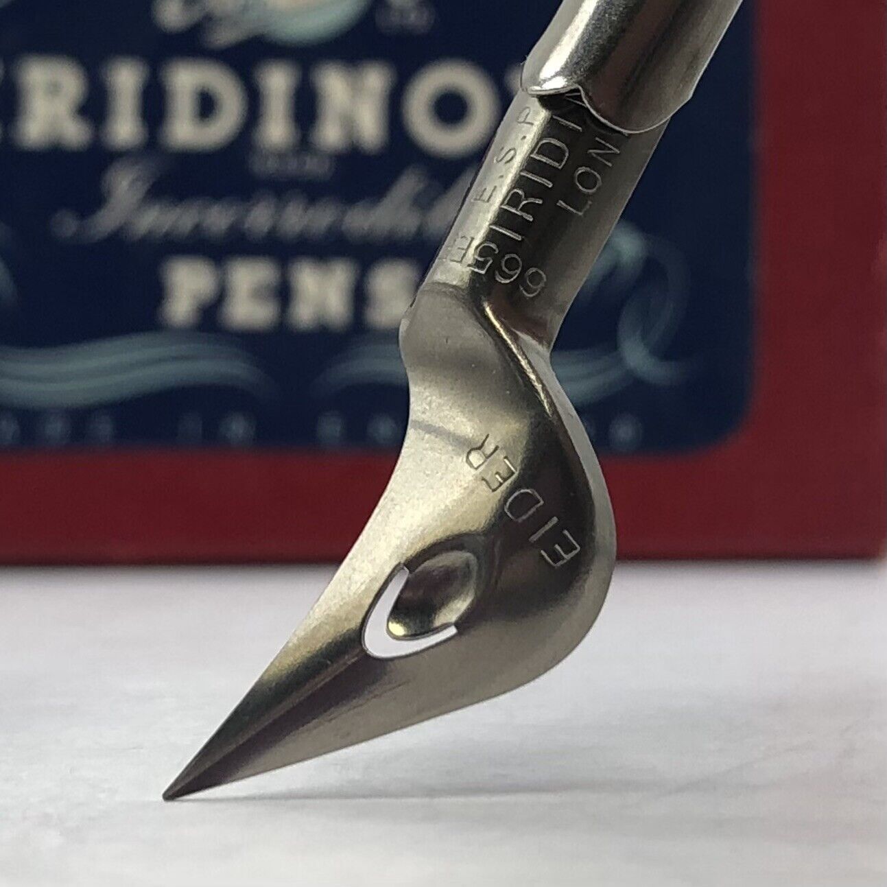 x2 Vintage E.S.Perry Iridinoid 665 EF Oblique Dip Pen Nib Calligraphy NOS Geo. W. Hughes 665 - фотография #2