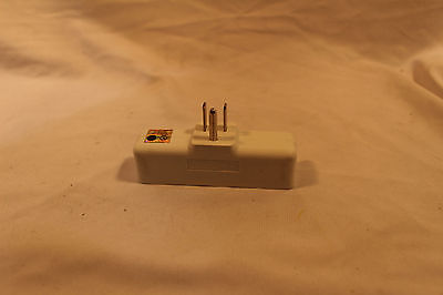 GENERICO BRAND  Edison Molded Tripple Tap White 15 AMP pack of 6   Generico MOLDED-3X TAP-W - фотография #6