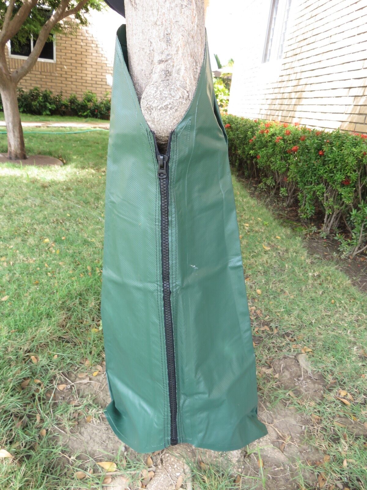 Tree Irrigation Bag - 20 gallons - Slow Release Water Bag - Soil Irrigate Sack JM Gardens NA - фотография #6