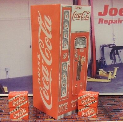 VINTAGE COCA-COLA MACHINE with SODA CASES MINIATURE 1:18 SCALE DIORAMA Danbury Mint - фотография #3