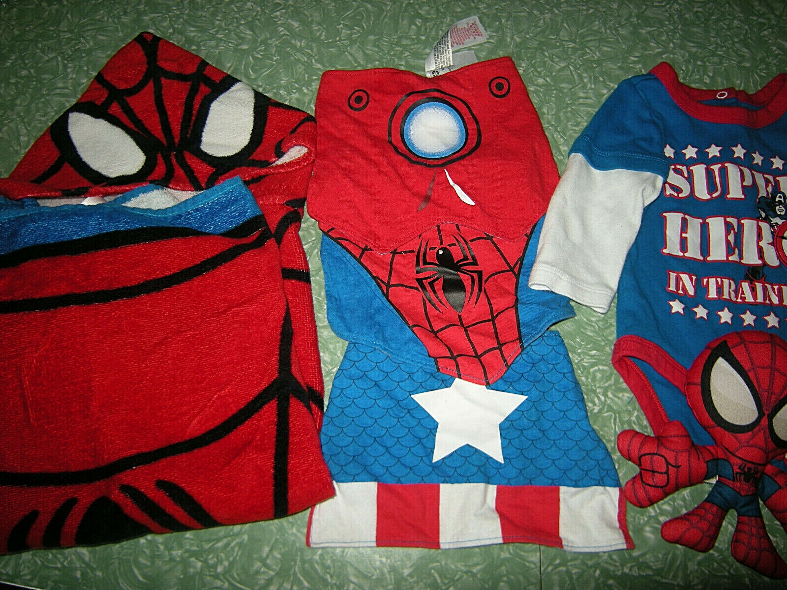 LOT of Spider-Man,Marvel Baby Items:Towel, Bibs, PlushToy, Knit Hat, One-Piece Без бренда - фотография #2