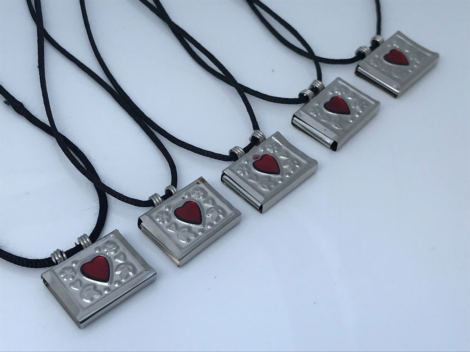 Taweez Pendant Silver Tone Red Heart Taweej Necklace Amulet Keeper Cord Lot of 5 Без бренда
