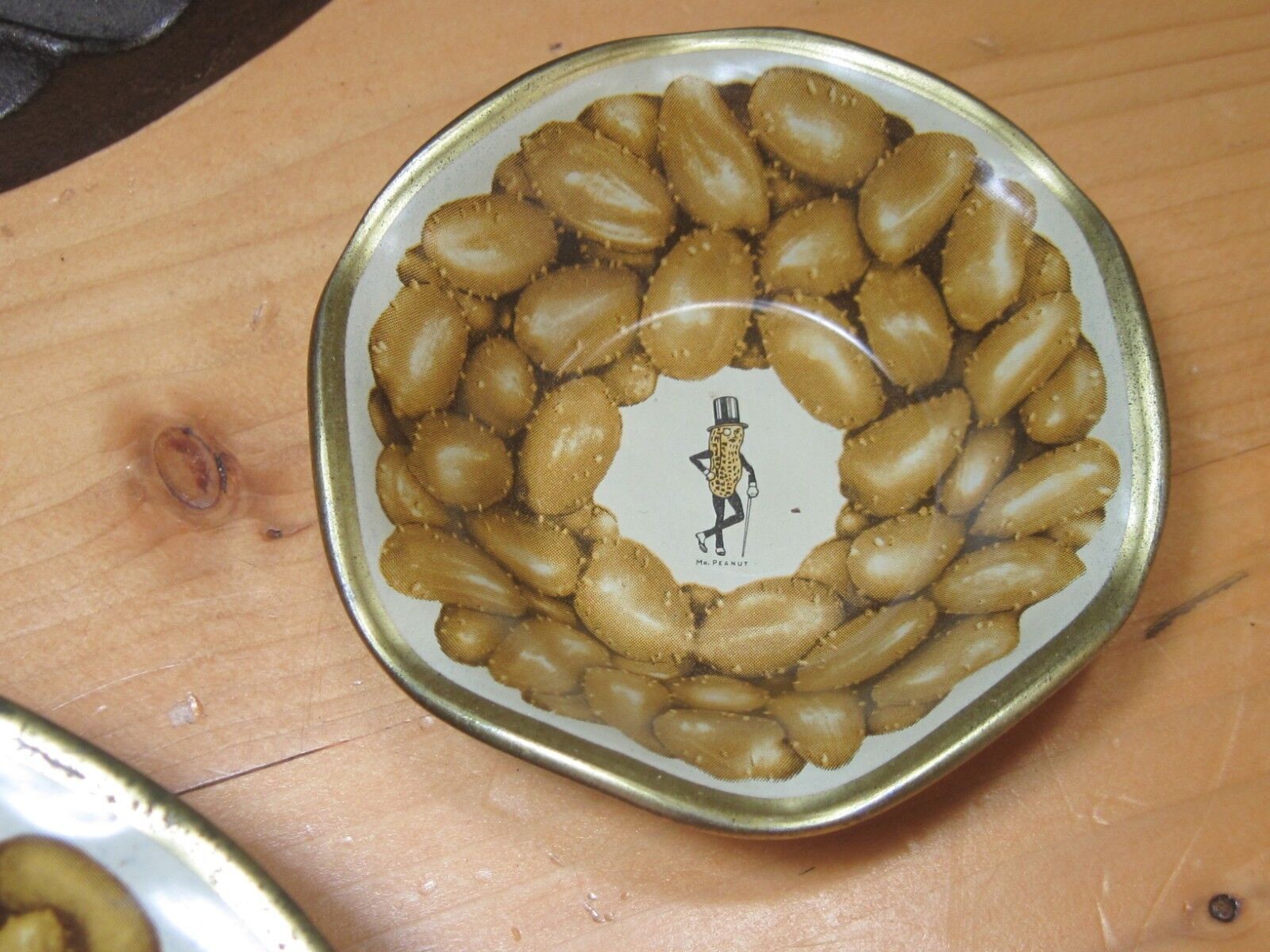 VTG LOT 6 MR PEANUT PIECE SET METAL TIN SNACK BOWL NUTS CANDY DISHES PLANTERS   Mr. Peanut - фотография #3