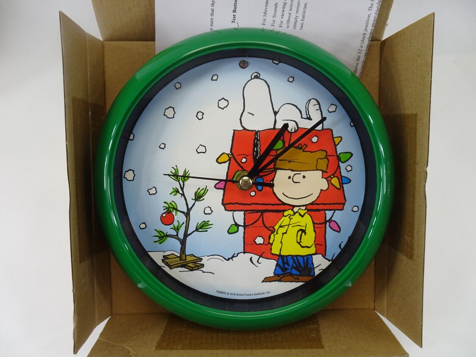 Peanuts Snoopy Clock Schultz A Charlie Brown Christmas Carol Clock NEW IN BOX Peanuts - фотография #2
