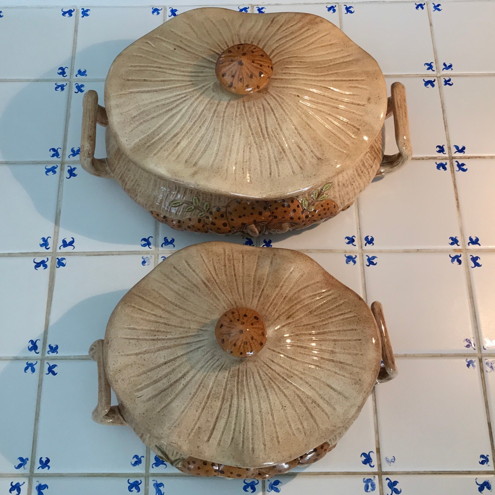 VTG ARNELS MUSHROOM 35 PIECE SET CASSEROLE PLATE BUTTER DISH TEAPOT SOUP BOWL... Без бренда - фотография #6