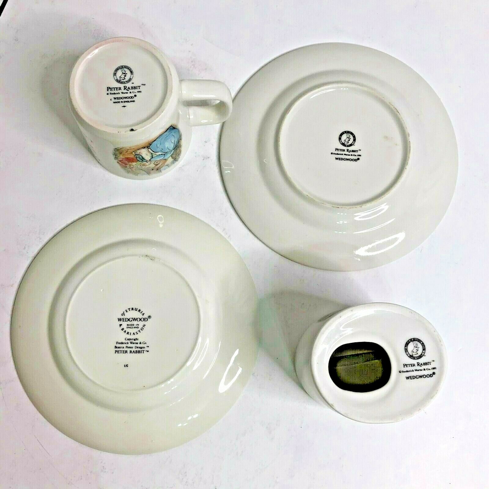 LOT Peter Rabbit Wedgwood England 1991-1993 Cup, 2 Saucers & Oval Penny Bank  Wedgwood - фотография #9