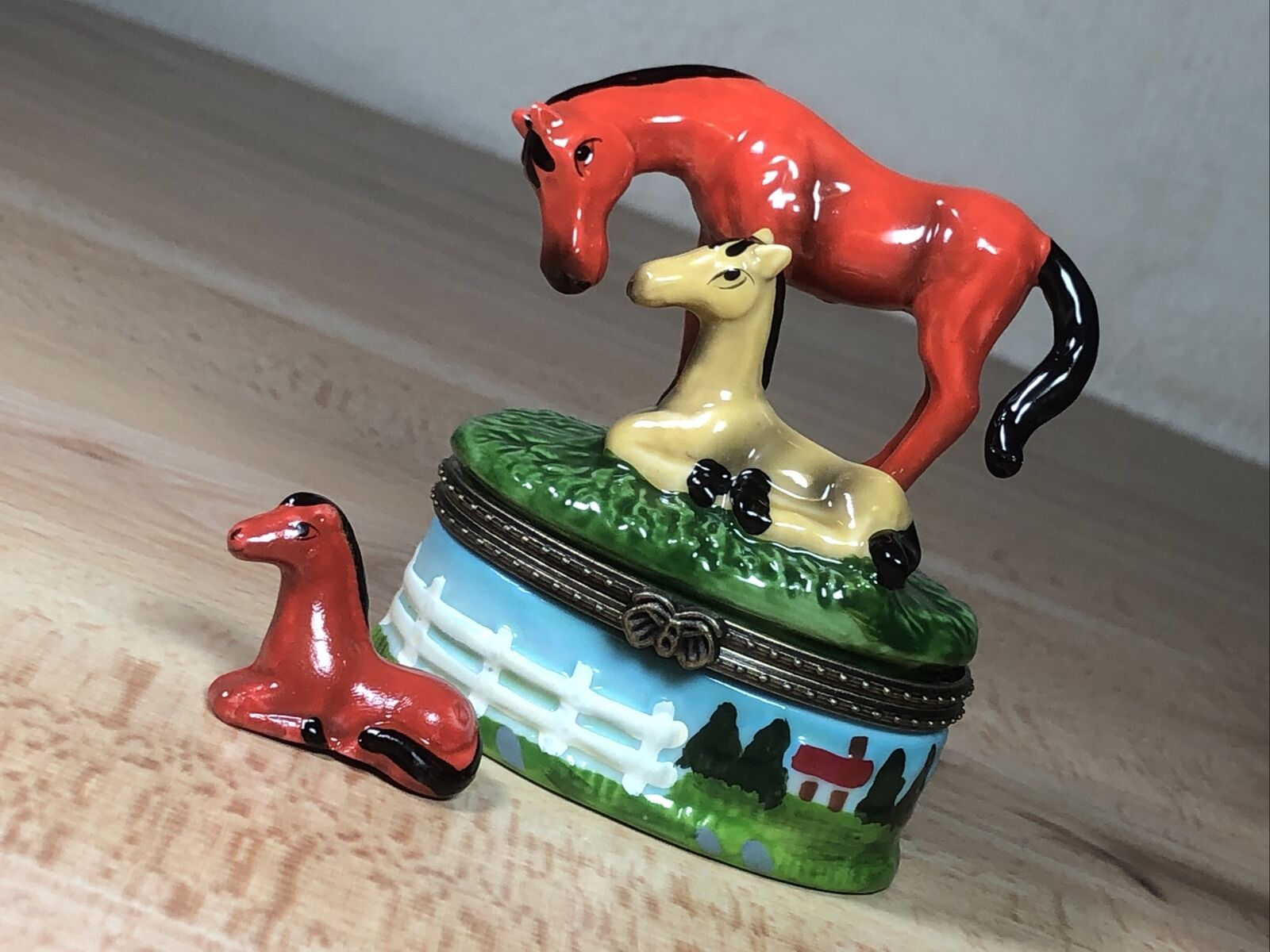 Vintage Foal Mare Horse Pony Ceramic Figurine Hinged Trinket Jewelry Box 3" NOS Без бренда - фотография #10