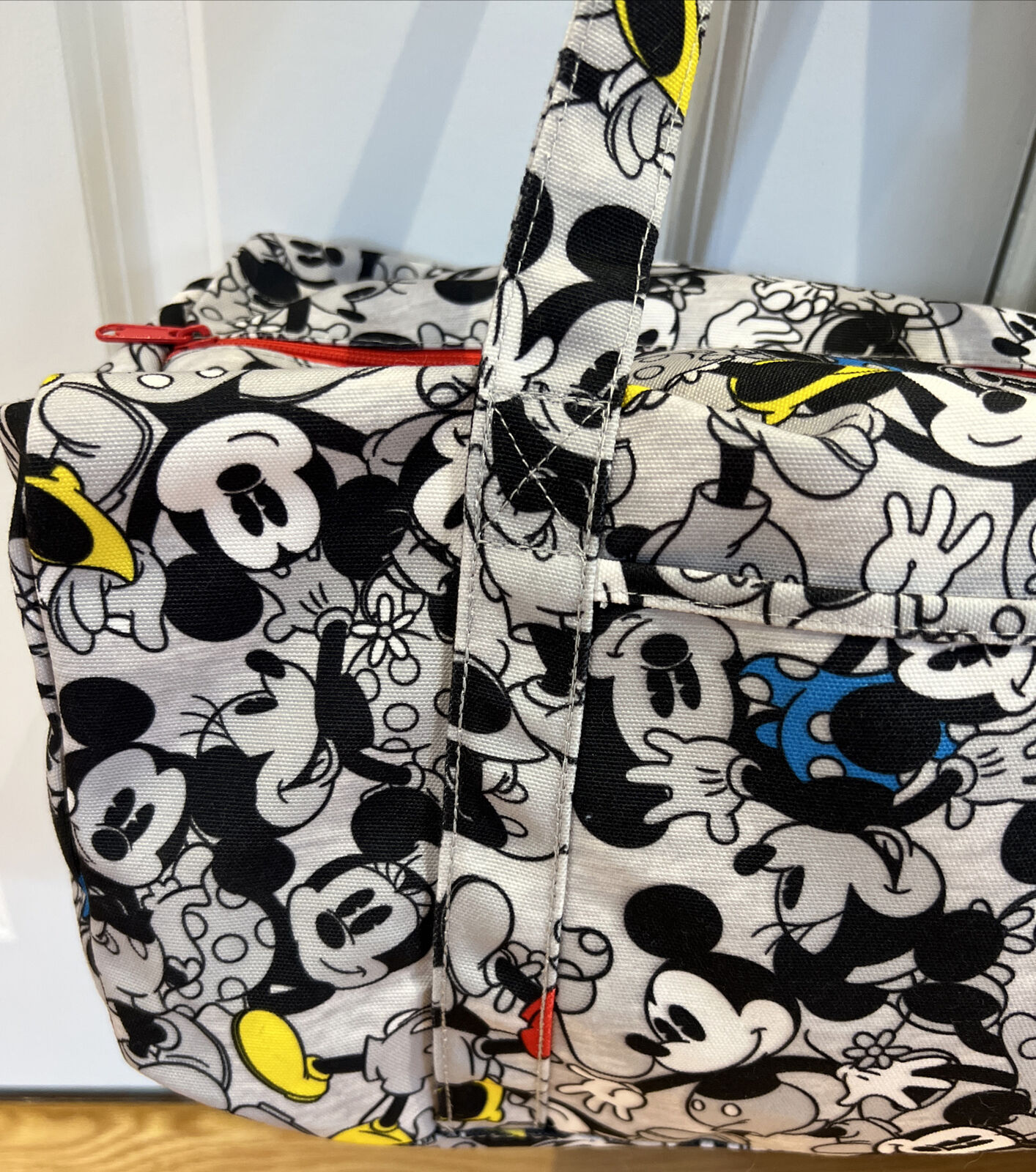 Disney Grey Mickey & Minnie Weekender Duffel Bag Global Design Concepts Inc - фотография #2