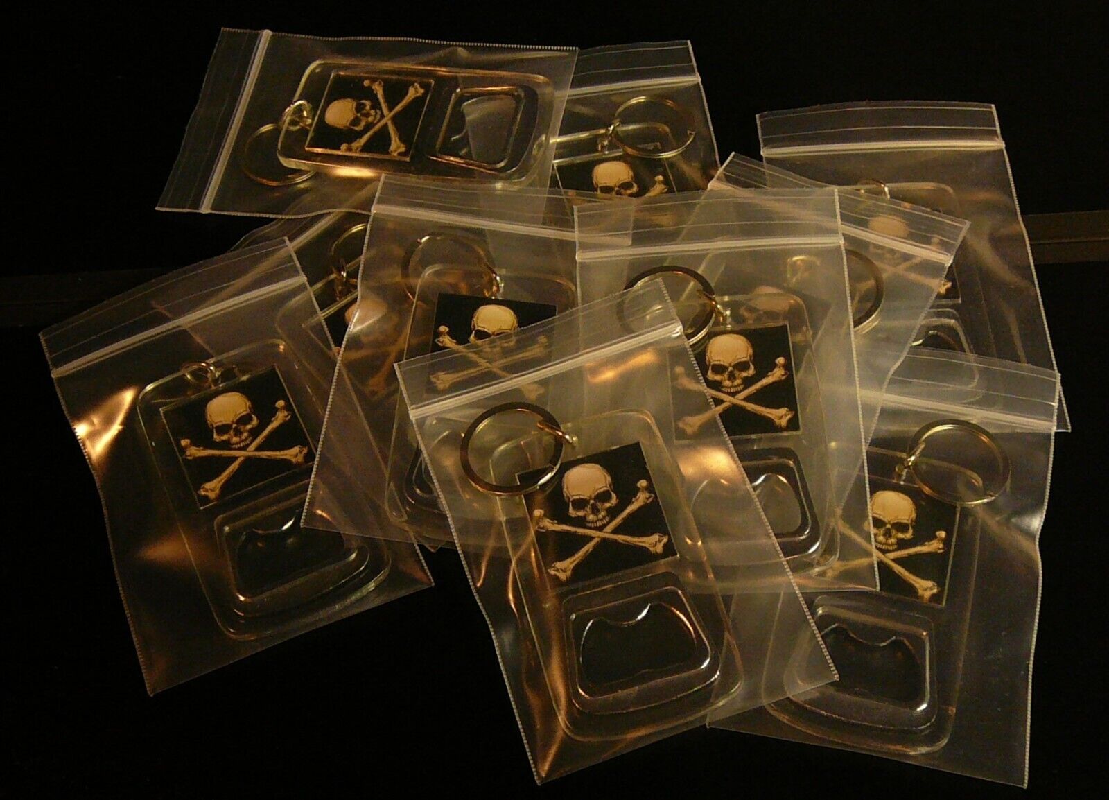20 Piece Lot Skull & Crossbones Bottle Opener Keychains & Pirate SKuLL Patches Без бренда - фотография #8