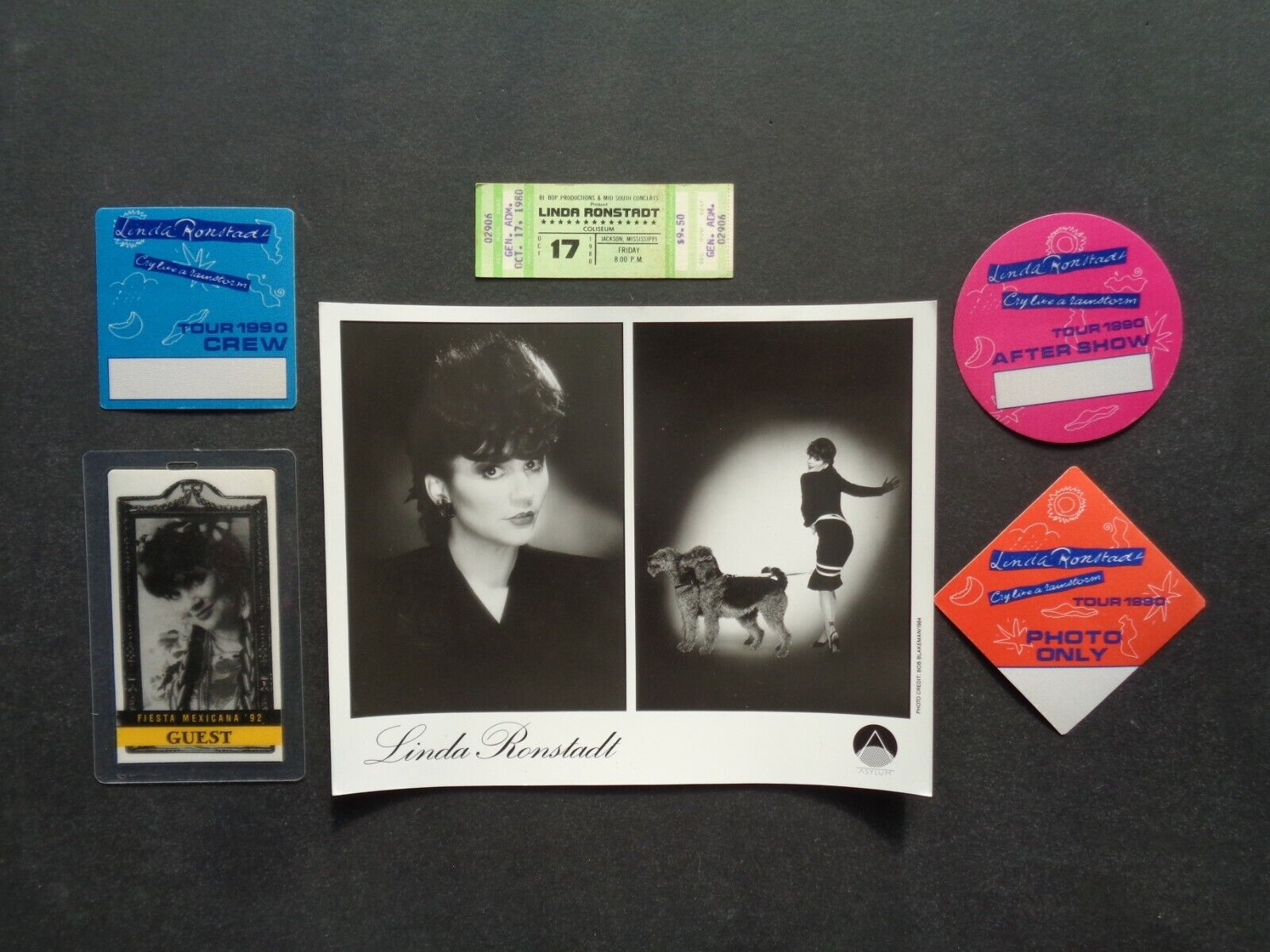 LINDA RONSTADT, B/W Promo Photo,4 Backstage passes,1980 Concert ticket Без бренда