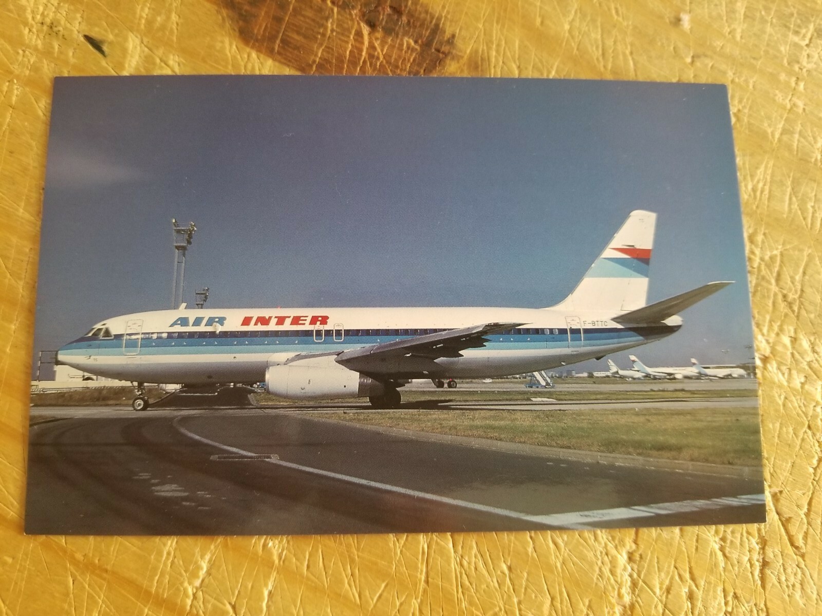 A LOT OF TWO AIR INTER DESSAULT MERCURE POSTCARDS.LANDED AND AT FLIGHT*P2 Без бренда - фотография #2