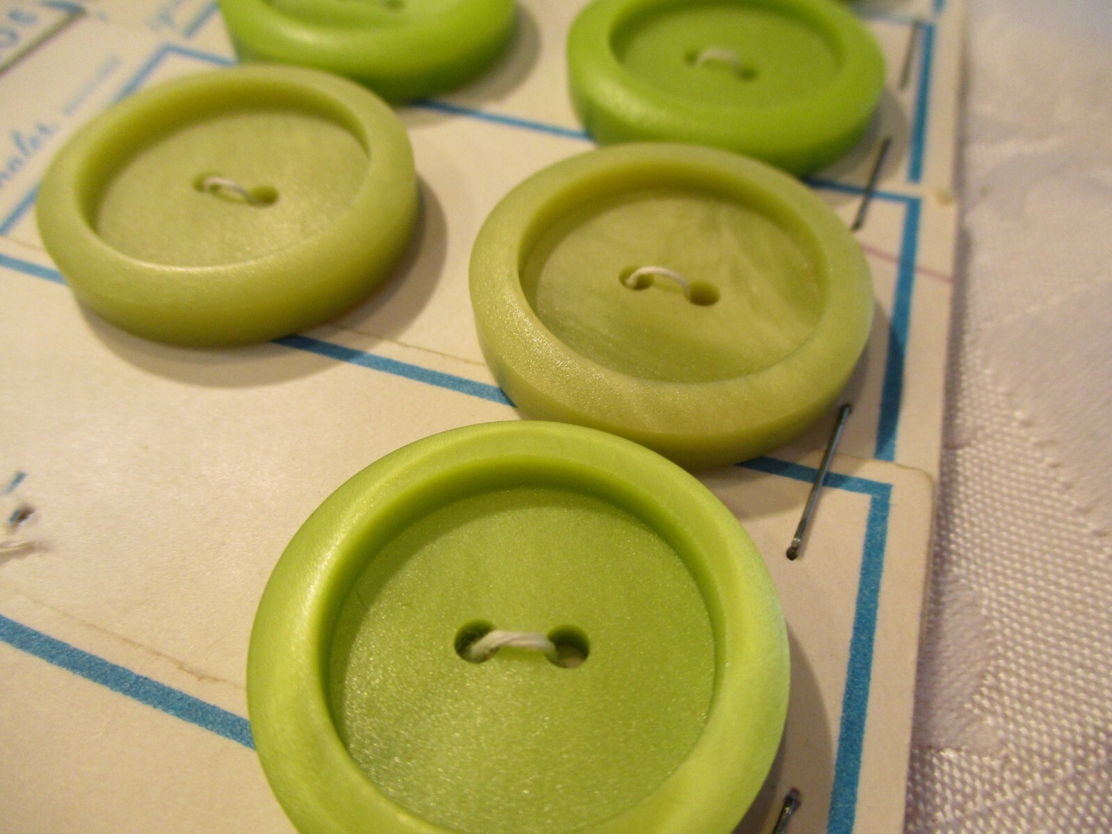 8 Vintage 1960s BGE Originals Lime Green Buttons 1-1/8" NOS HOLLAND Без бренда - фотография #6