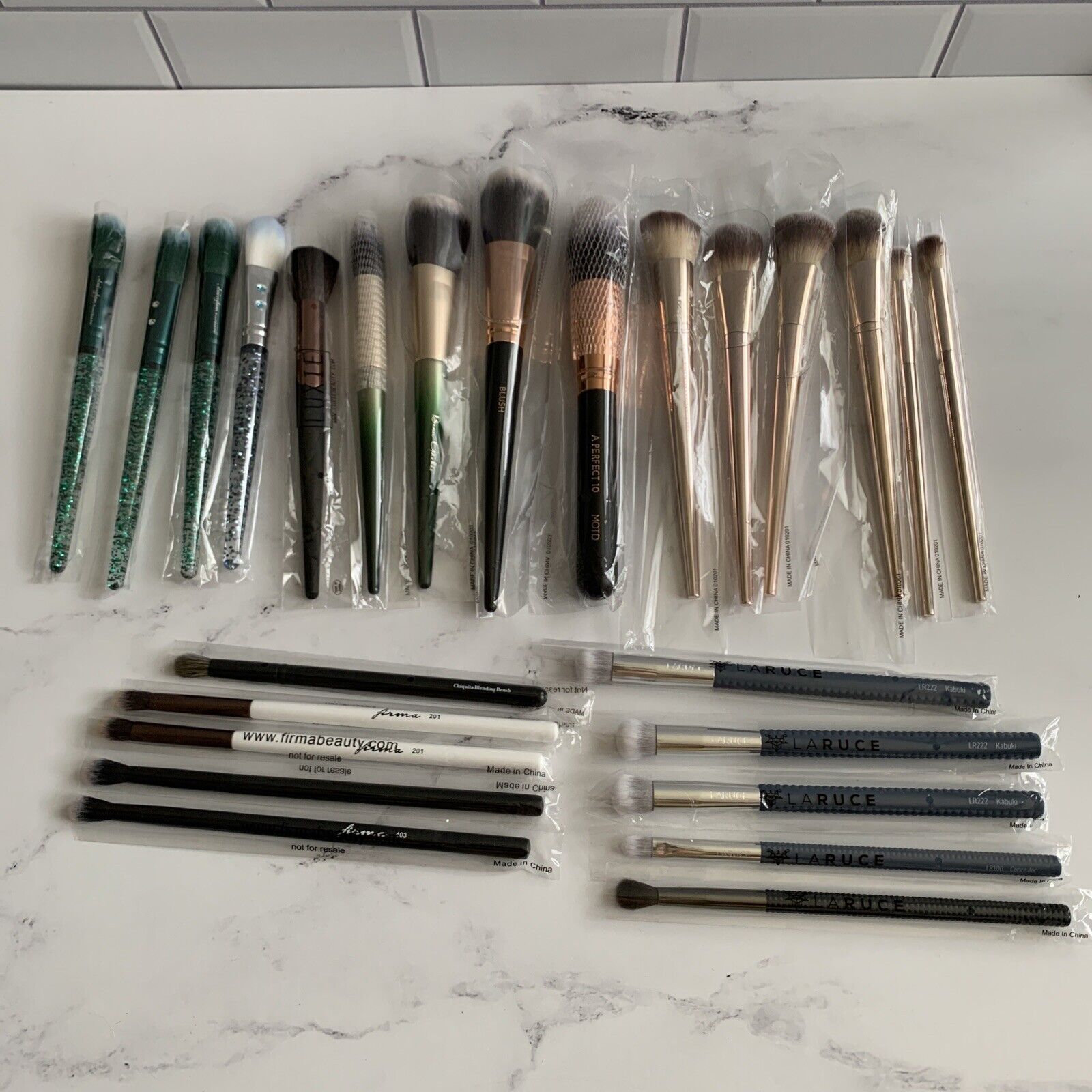 Lot of 25 Makeup Brushes ~ Various Brands + Wholesale Resale Gifts SALE *B7 Unbranded B7