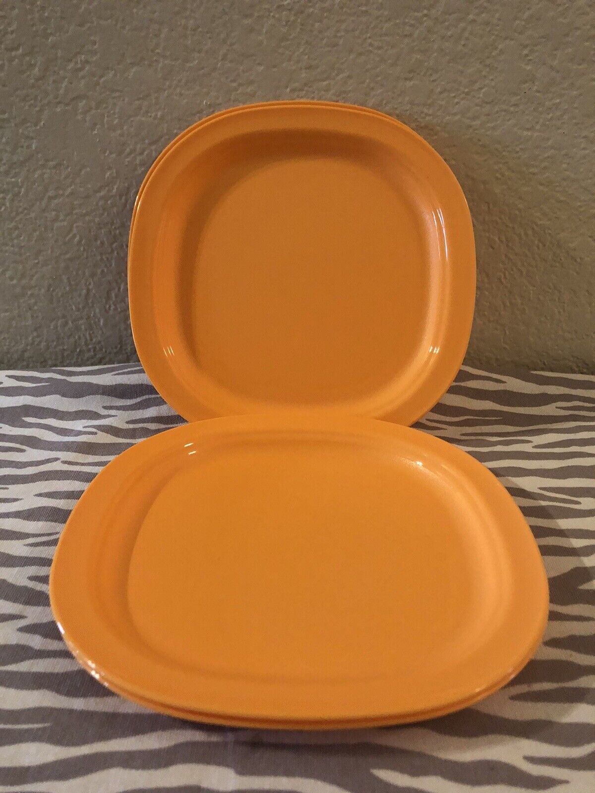 Tupperware Luncheon Plates Dessert Plates Set of 4 Orange 7 3/4” New Tupperware - фотография #4