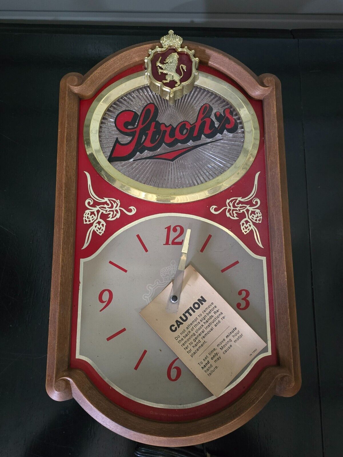 Stroh's Beer 19" Lighted Wall Clock   NOS STROHS