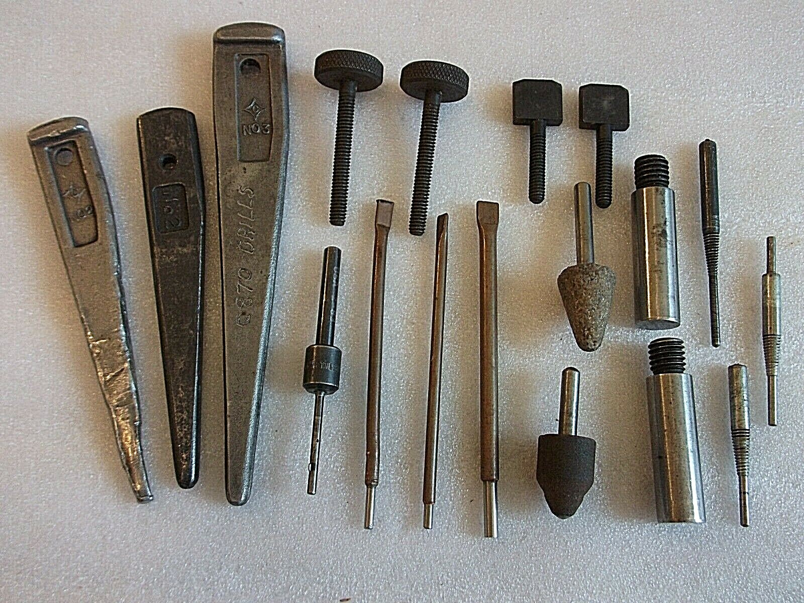 Lot of 18 Miscellaneous Tools Unbranded Does Not Apply