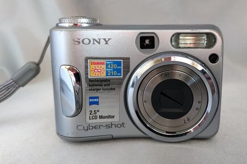Lot (3) SONY Cyber-Shot Silver Digital Cameras (DSC-S60/S90) 4.1 MP - Parts Only Sony Cyber-shot DSC-S60 - фотография #7