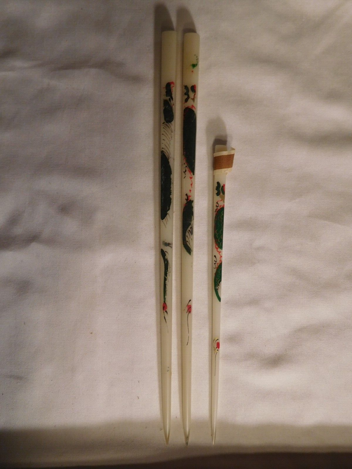 3 Vintage China / Japan Square White Plastic Hand Painted Dragons Chopsticks Без бренда - фотография #2