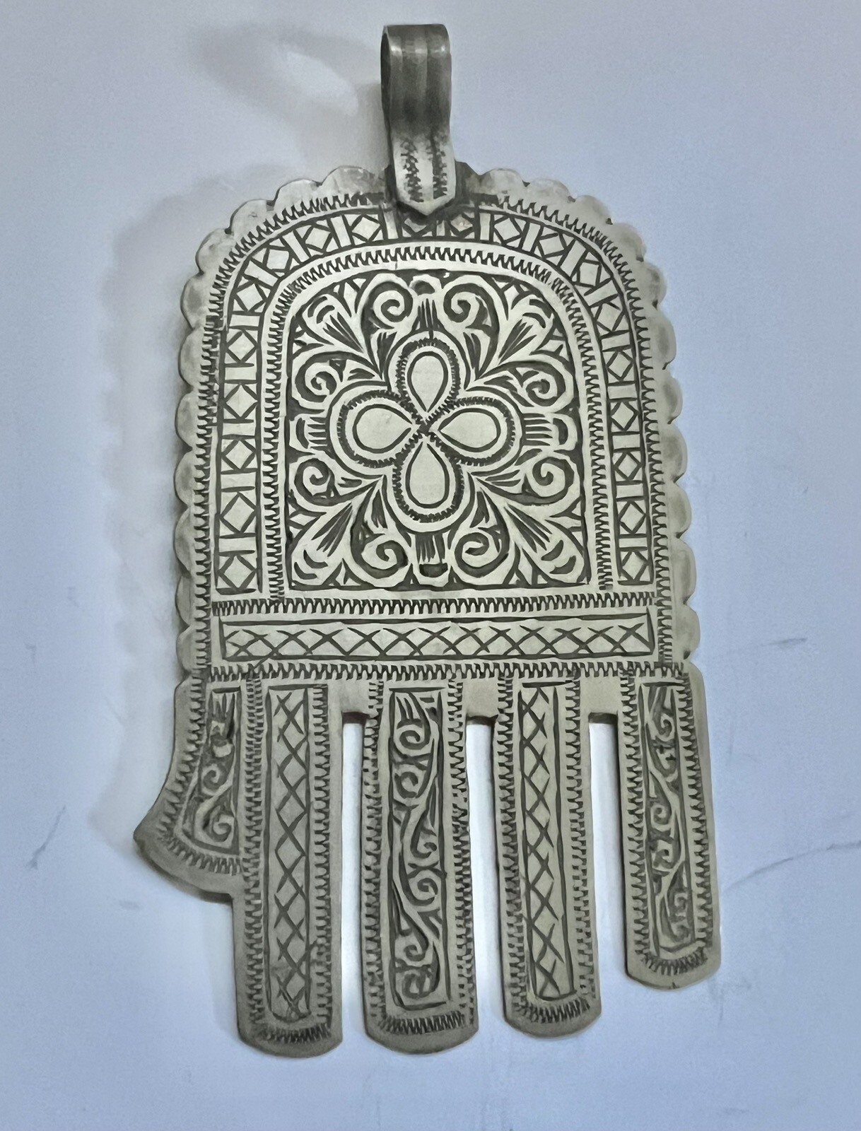 Tribal Khamsa Silver Hand Of Fatima Tuareg Huge Vintage Moroccan Tribal Pendant. Без бренда - фотография #12