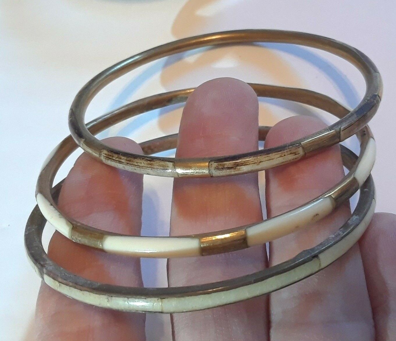 Lot of 5 gold tone bangle bracelets with inlay stone. Made in India. Beautiful! Unbranded - фотография #6