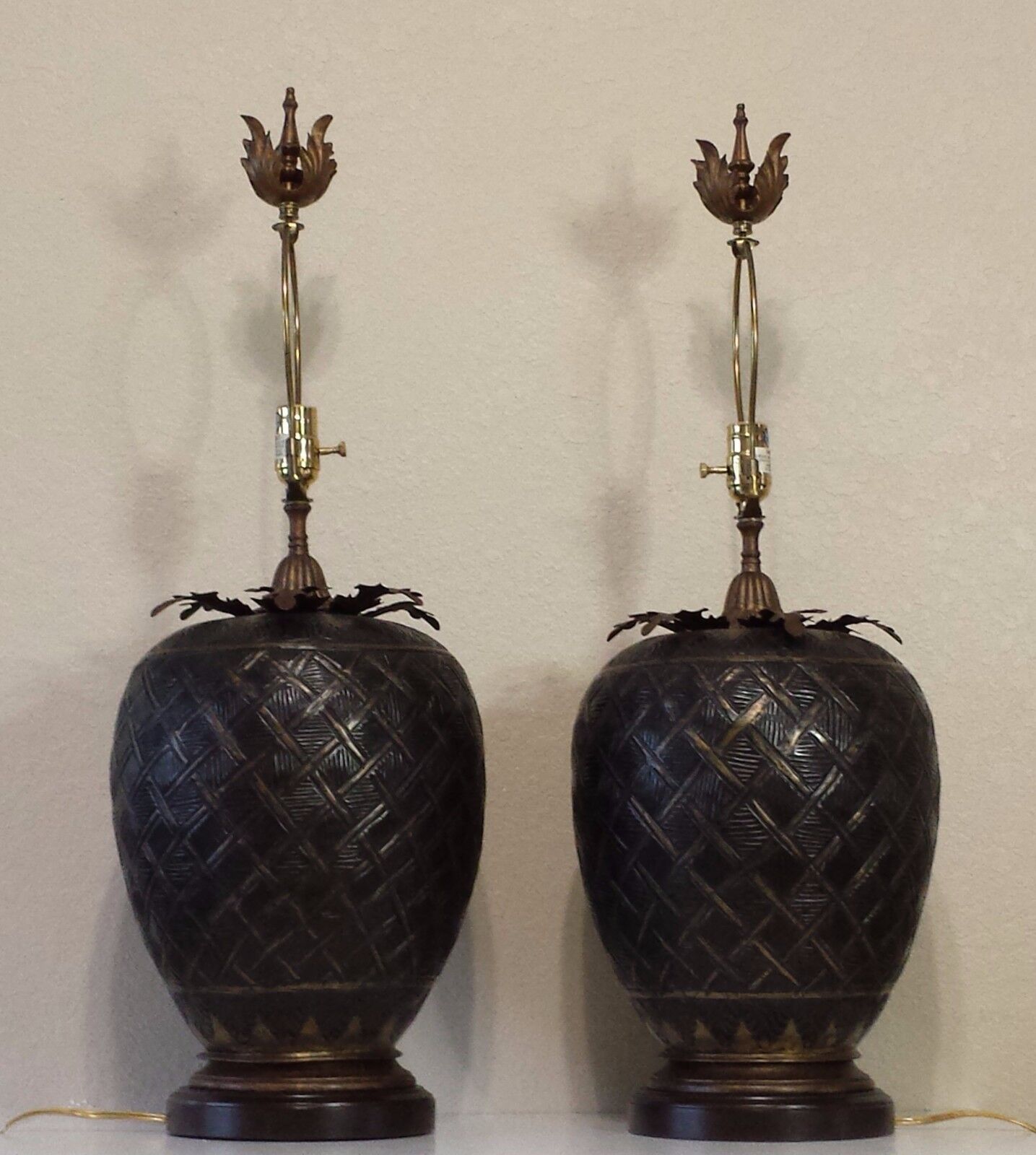  John Richard Round Brass Table Lamps pair Acorn Style  JOHN RICHARD - фотография #2