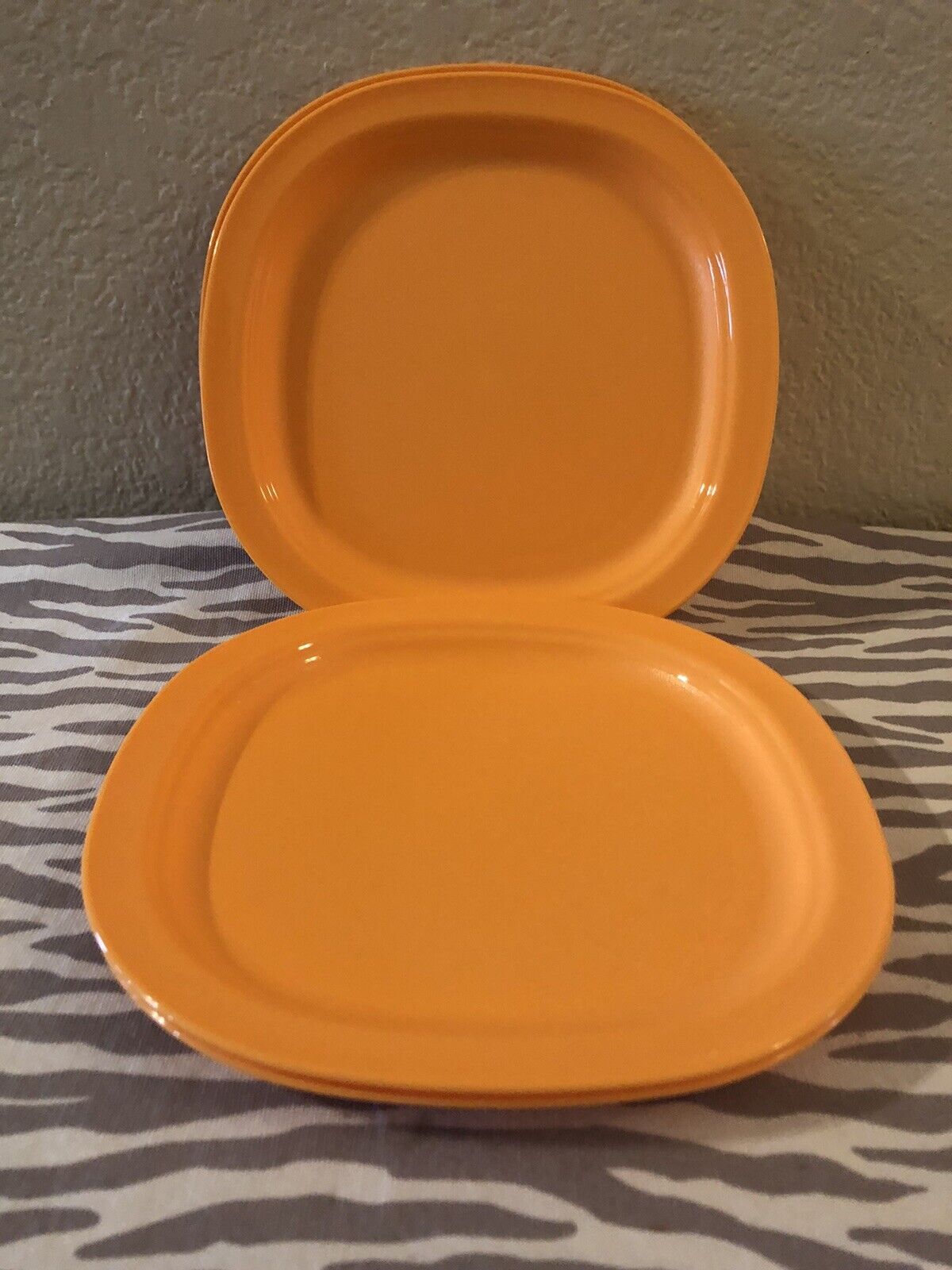 Tupperware Luncheon Plates Dessert Plates Set of 4 Orange 7 3/4” New Tupperware - фотография #5