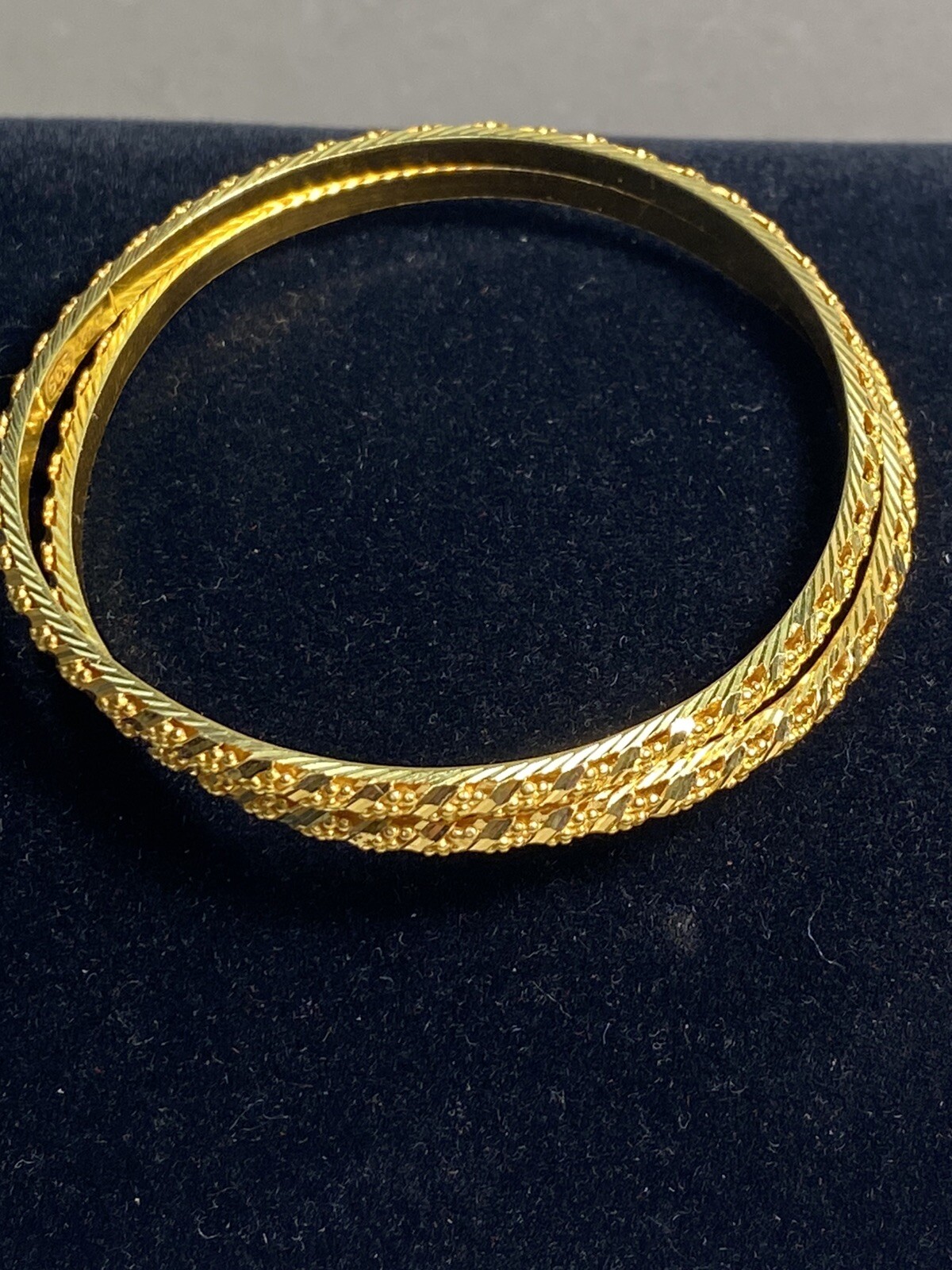22K Solid Yellow Gold Beaded Pattern Bangle Bracelet Set, 21.40 grams SCS - фотография #11