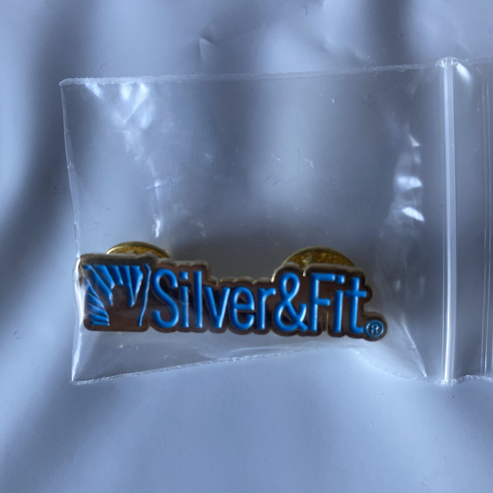 Fitness Lapel Pin Blue Lettering Silver & Fit Без бренда