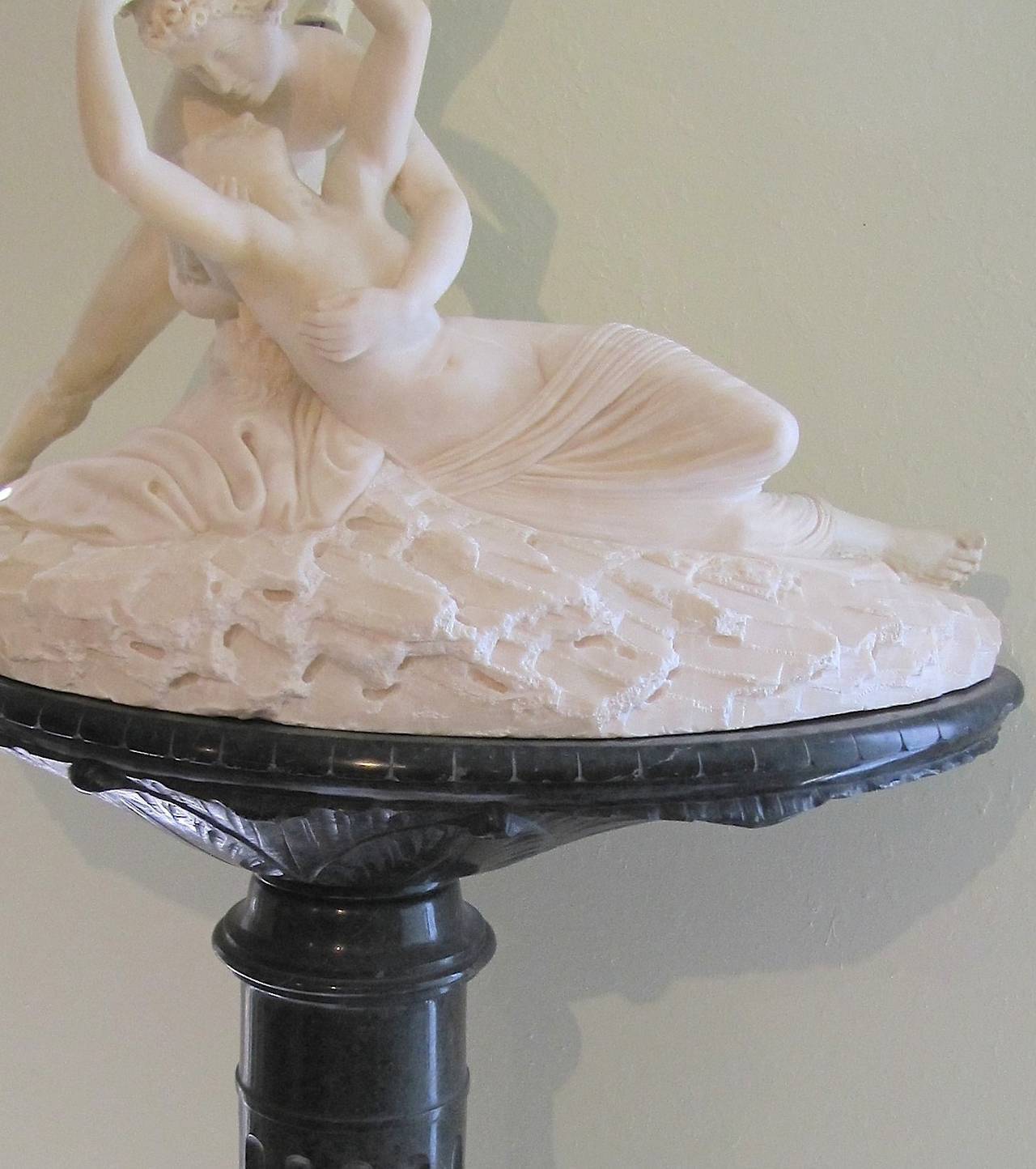 Palatial Marble Sculpture 'Cupid's Kiss' after Canova Conforming Marble Pedestal Без бренда - фотография #6