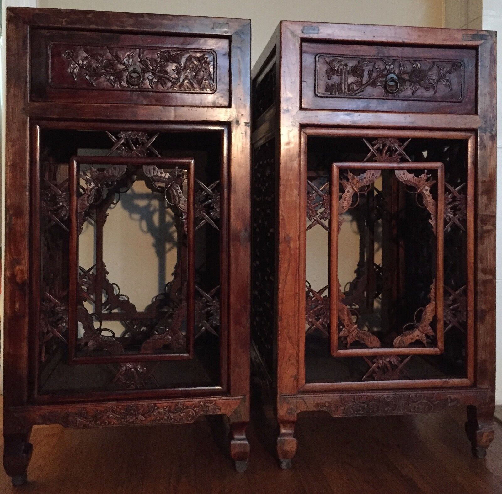 Antique Carved Chinese Side Tables, Qing Period, circa 1870 - a Pair Без бренда - фотография #5