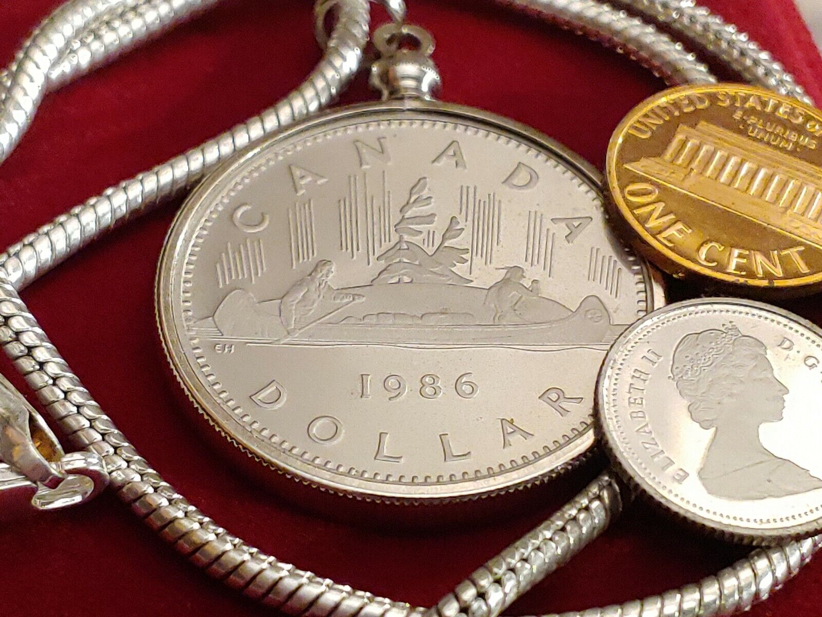 1986 CANADA Voyageur Dollar Coin Pendant on a 24"  18KGF White Gold Filled Chain Everymagicalday - фотография #6