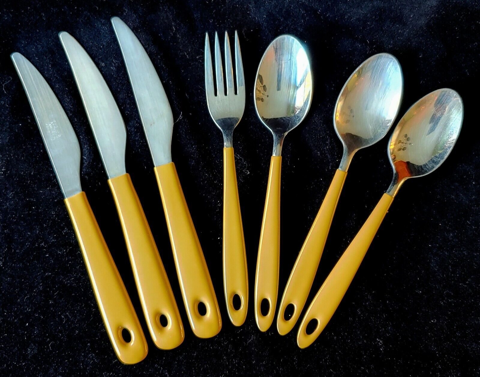 Vintage 1971 CORELLE "BUTTERFLY GOLD" Mustard Yellow Coated FLATWARE 7 Pcs. Без бренда