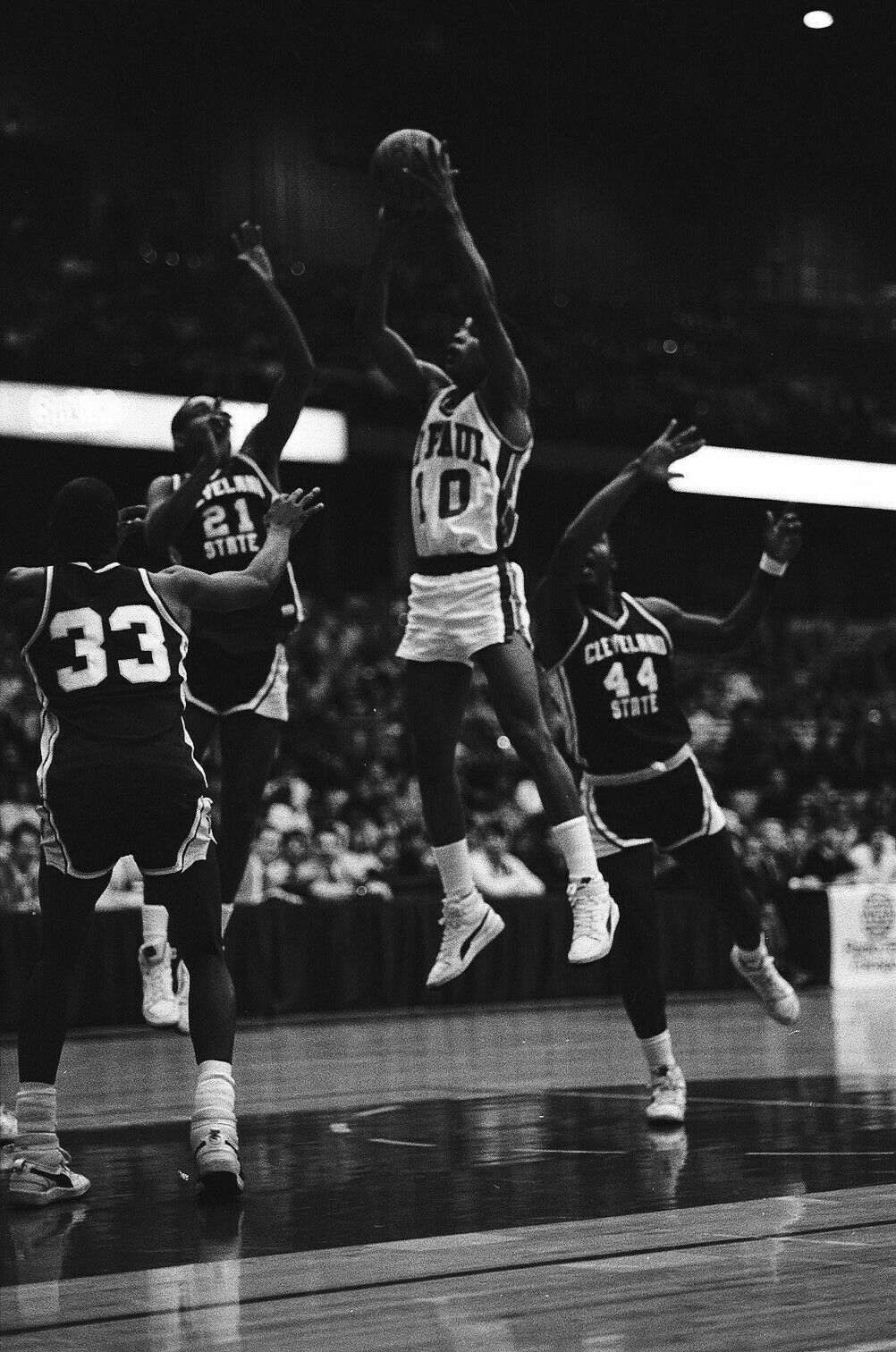 LD125-4 1986 DePaul Cleveland St College Basketball (62) ORIG 35mm B&W NEGATIVES Без бренда