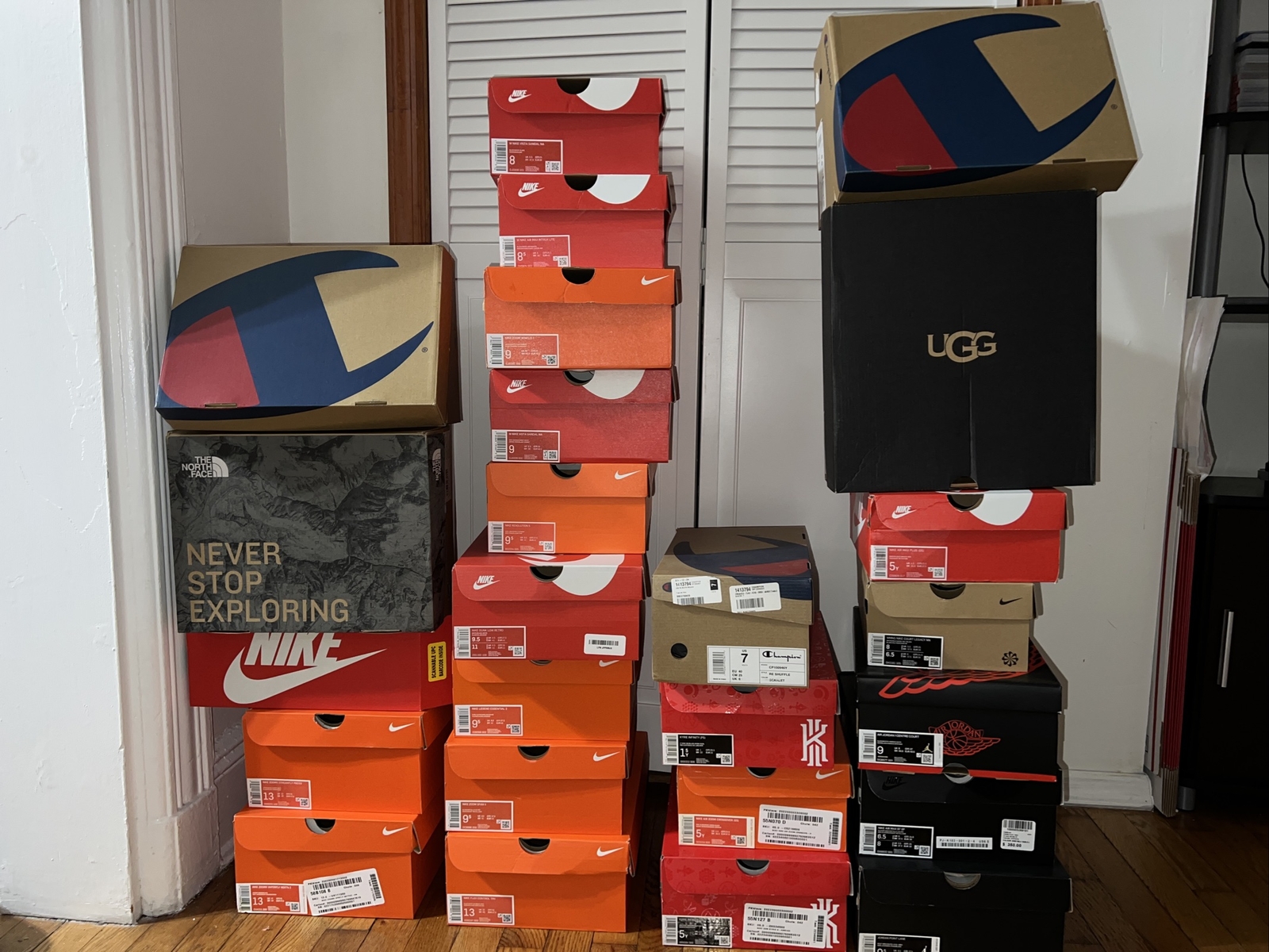 Empty NO SHOES x 30 NIKE JORDAN + CHAMPION UGG NORTH FACE 45 📦  🟰 LOT NIKE JORDAN CHAMPION UGG THE NORTH FACE Air Jordan 15 - фотография #2