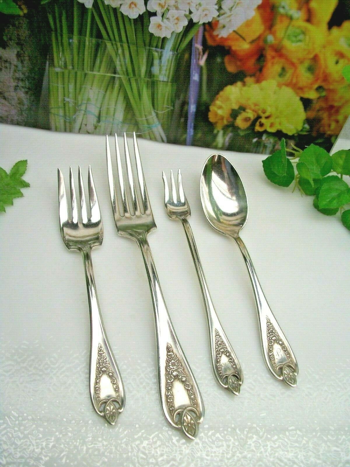 International 1847 Rogers OLD COLONY Silverplate Dinner Salad & Seafood Forks ++ International Silver - 1847 Rogers Bros