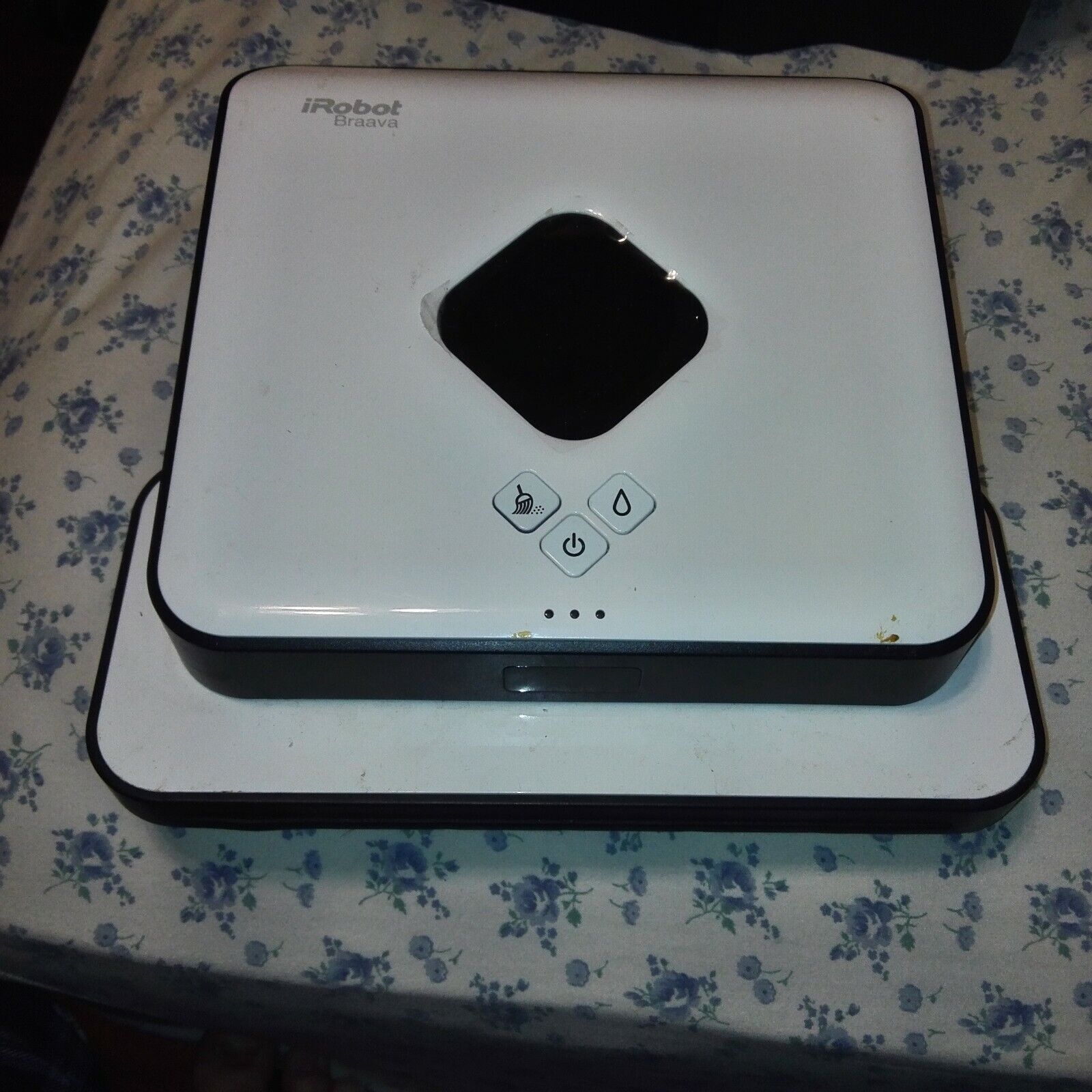 IRobot Braava  320 Floor Mopping Robot (Robot only) UNTESTED FOR PARTS ONLY iRobot Braava 320
