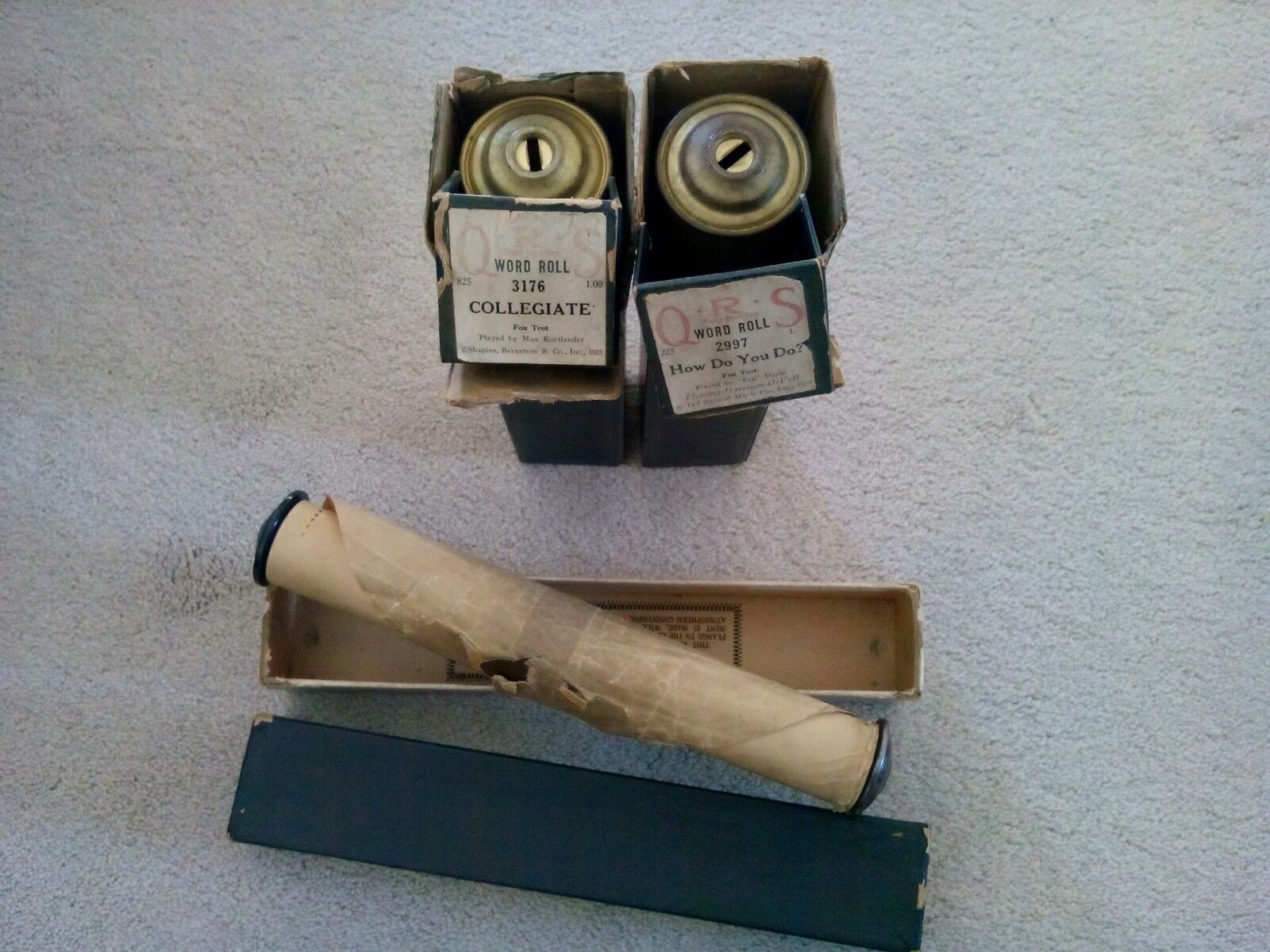 Lot of 3 Antique Player Piano Rolls W/Metal Ends In Boxes  QRS/Unknown - фотография #2