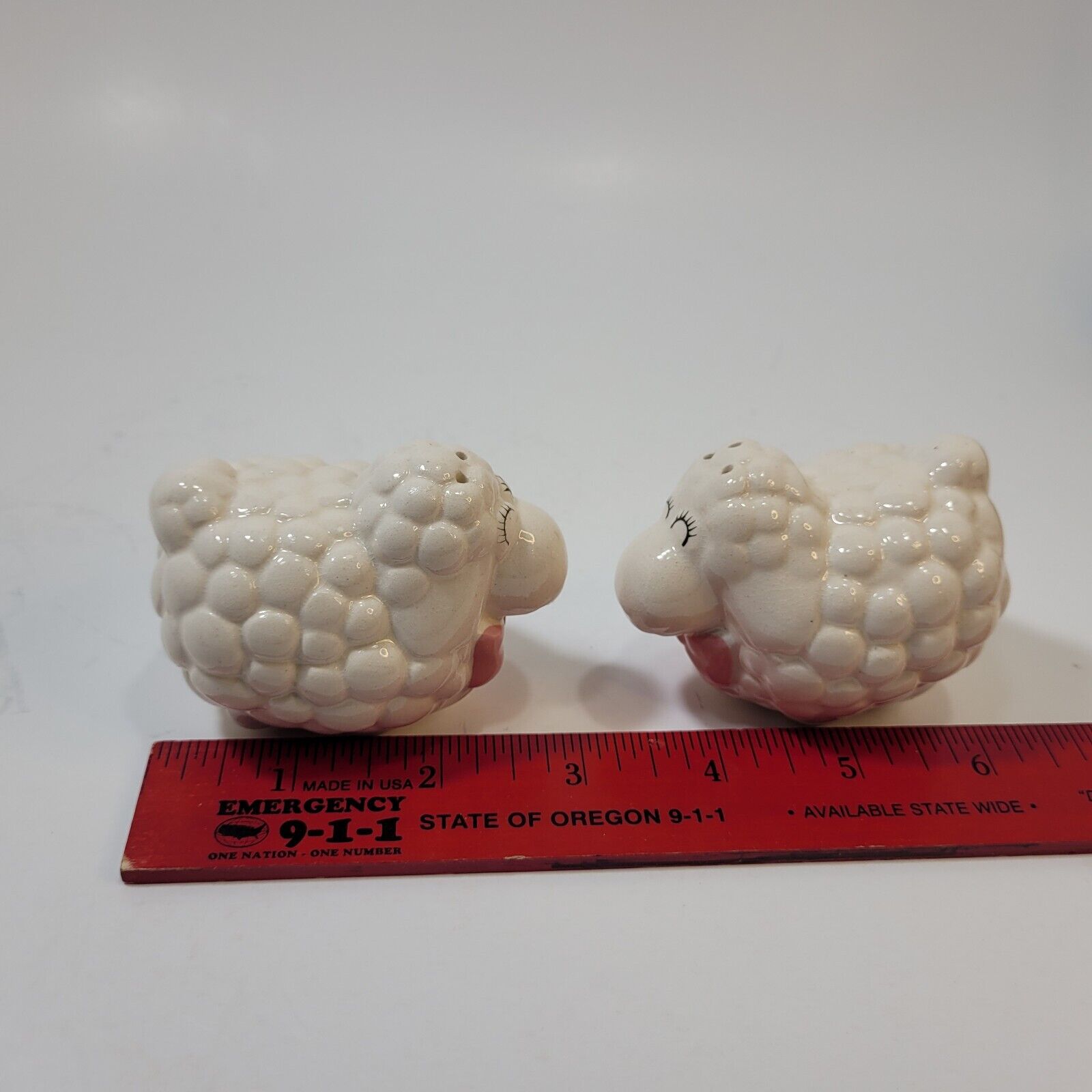 Vintage Fluffy Sleepy Sheep, with Pink Bows Salt & Pepper S&P Shakers Loomco - фотография #3