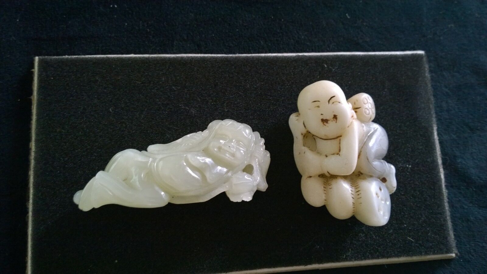 Group of Two (2)Nephrite Jade Lucky Wealth Babies w/Coins and Fruits Amulets. Без бренда