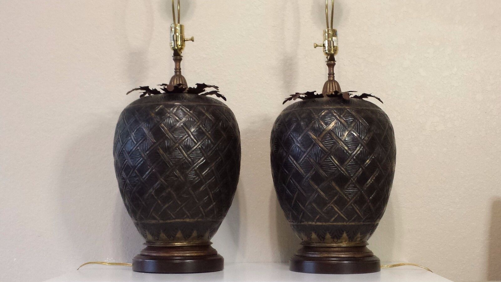  John Richard Round Brass Table Lamps pair Acorn Style  JOHN RICHARD - фотография #4