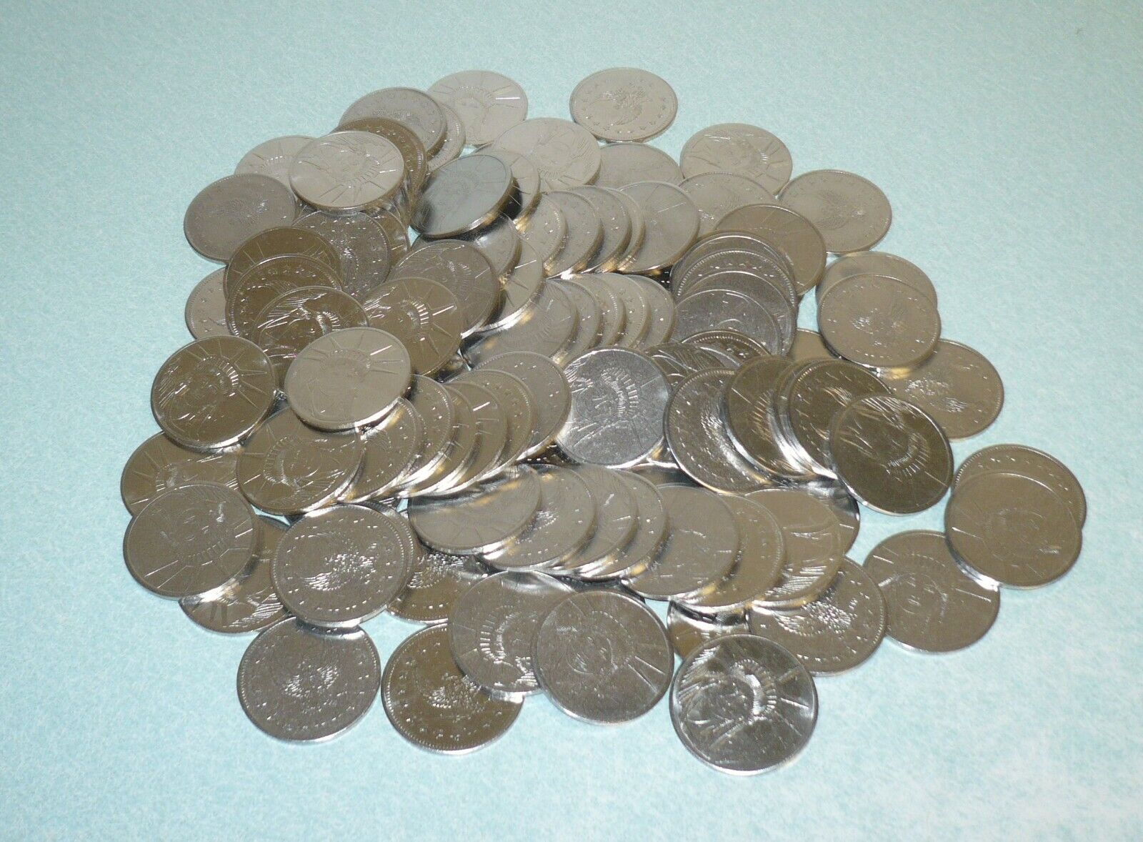 100 $1 DOLLAR SIZE STAINLESS SLOT MACHINE TOKENS - NEWLY MINTED Без бренда