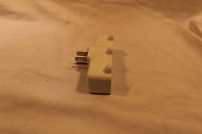 GENERICO BRAND  Edison Molded Tripple Tap White 15 AMP pack of 6   Generico MOLDED-3X TAP-W - фотография #3