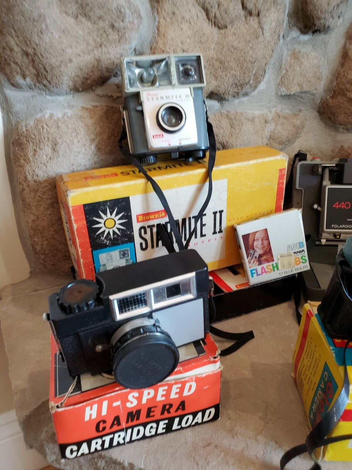 Vintage Camera Coll. in Samsonite train luggage Starmite II, Polaroid 440, Globe Polaroid 440 - фотография #4