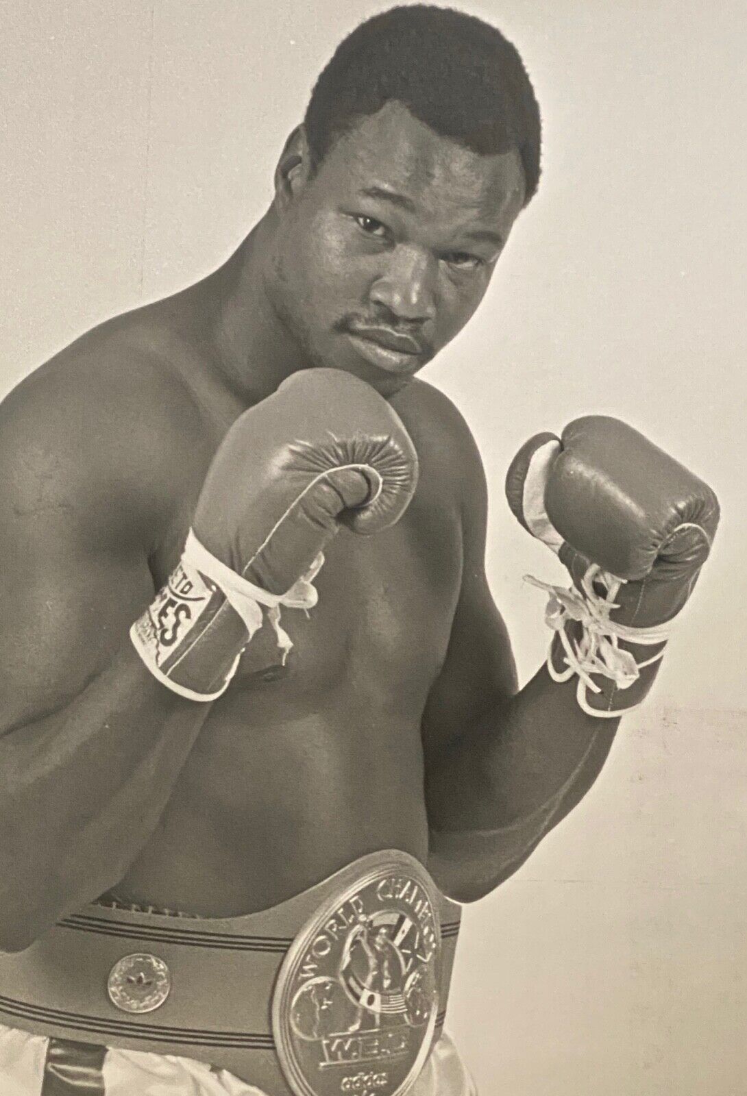 LARRY HOLMES 1982 TRAINING PHOTOS ( 8 x 10) pre WBC TITLE BOUT with GERRY COONEY Don King Productions - фотография #9