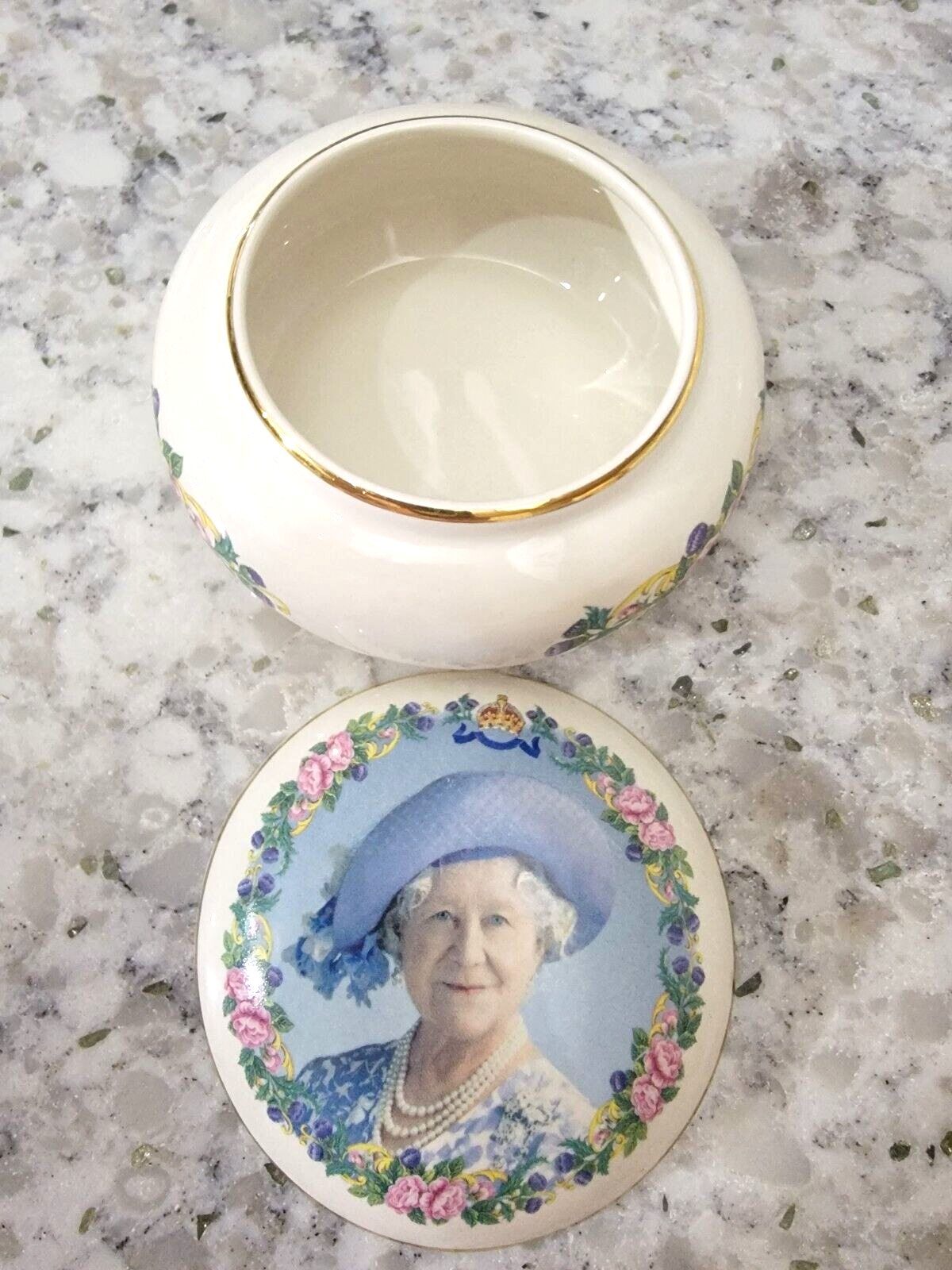 Queen Elizabeth Abbey Pottery Commemorate 100th Bday Dish 2000 24K Gold Decor Без бренда - фотография #2