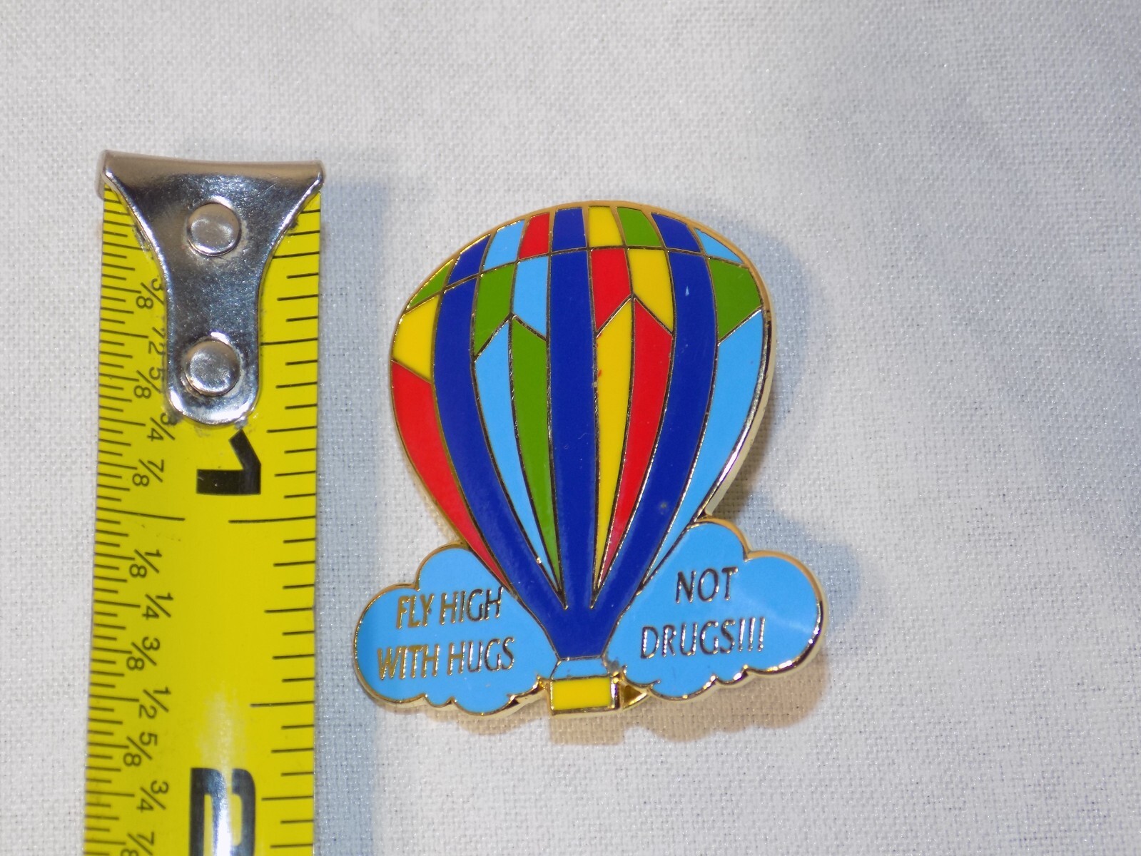 Hot Air Balloon Lapel Pin Enamel Fly High With Hugs Not Drugs Condor Pins Без бренда - фотография #4