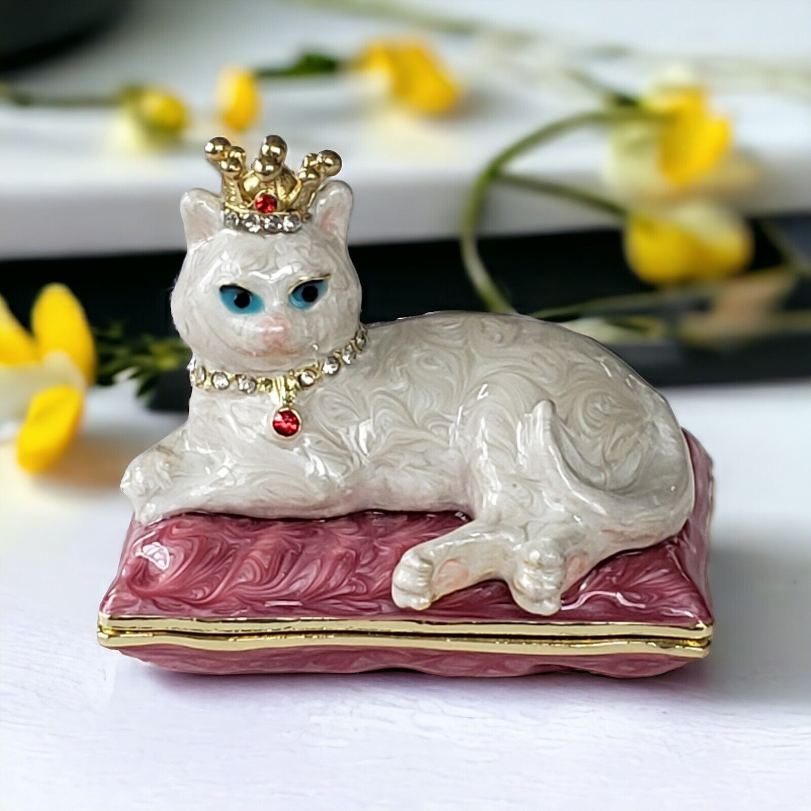 Royal Cat Jeweled Collar & Crown Opalescent Swirl Enameled Hinged Trinket Box Без бренда