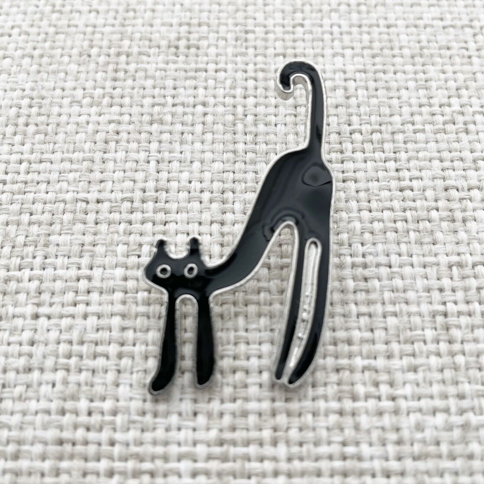 Stretching Scared Skinny Black Cat Metal Enamel Lapel Pin - Brand New Без бренда - фотография #2