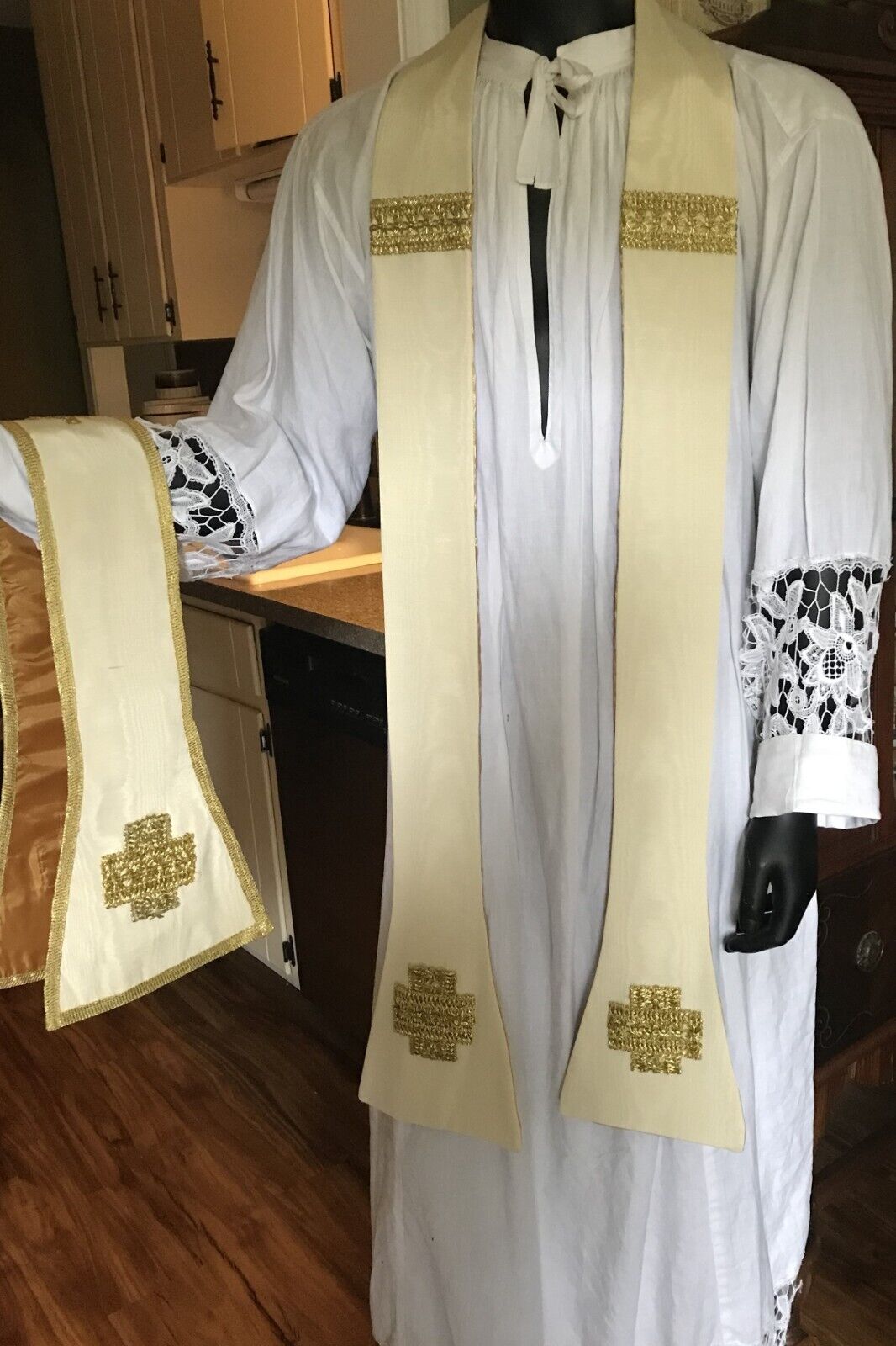 White Silk Conical Chasuble (5 piece vestment set) Homemade - фотография #3